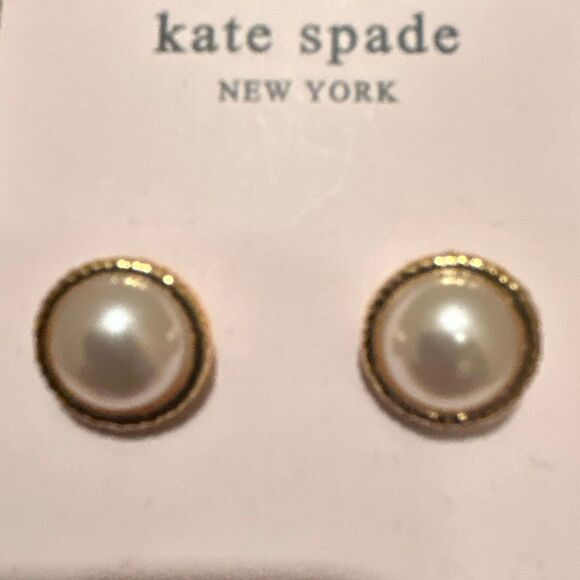 Kate Spade Faux Pearl Cabochon Stud Earrings Gold Tone Bezel Preppy Feminine - Picture 2 of 6